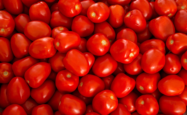 EU anuncia posible guerra comercial por el jitomate mexicano