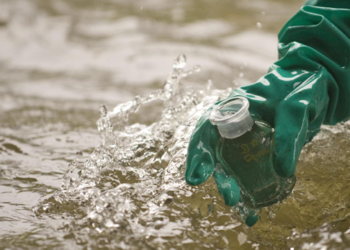 Investigador combina microorganismos e ingeniería para limpiar agua