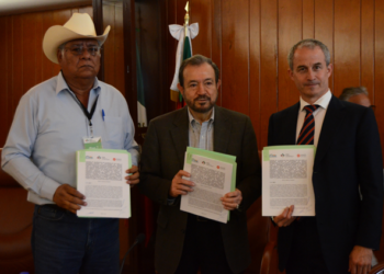 Firman convenio para fortalecer seguros del sector agropecuario