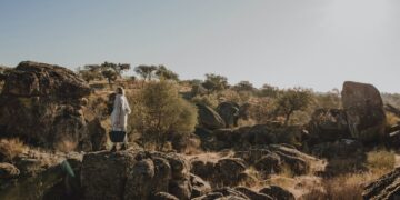 Joven española crea marca de bolsos 100% biodegradables