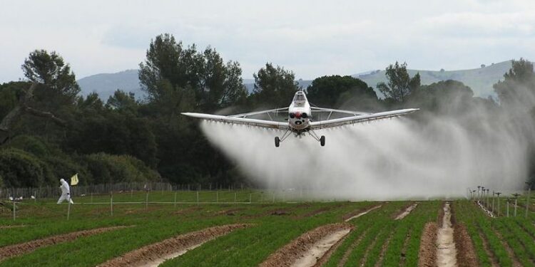 Jalisco prohibe aspersión aérea de fertilizantes no orgánicos