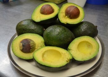 Estudio revela propiedades anticancerígenas del aguacate