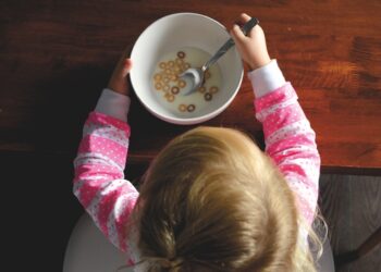 Consumir alimentos orgánicos durante la infancia mejora el desarrollo cognitivo, señala estudio