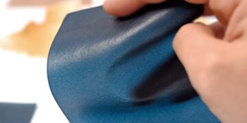 Diseñadora crea un biomaterial a base de residuos de frutas y algas