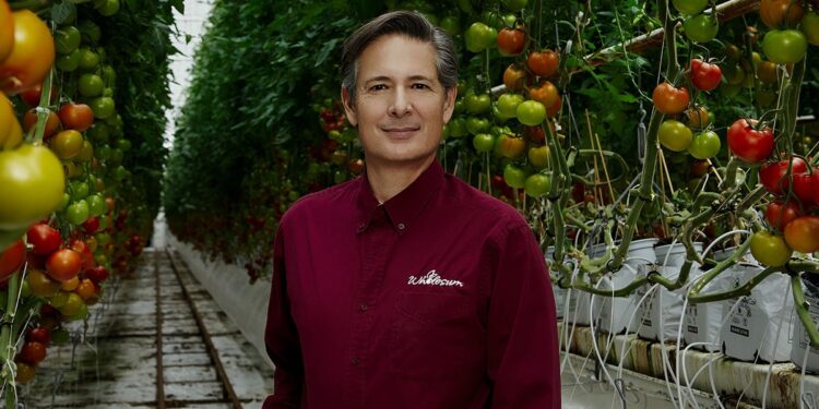Theojary Crisantes es electo presidente de Organic Produce Association