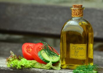 Autoridades analizan incluir en etiquetado del aceite de oliva sus beneficios para la salud