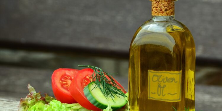 Autoridades analizan incluir en etiquetado del aceite de oliva sus beneficios para la salud